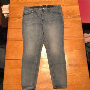 Women’s jean. Seven7 skinny size 18.